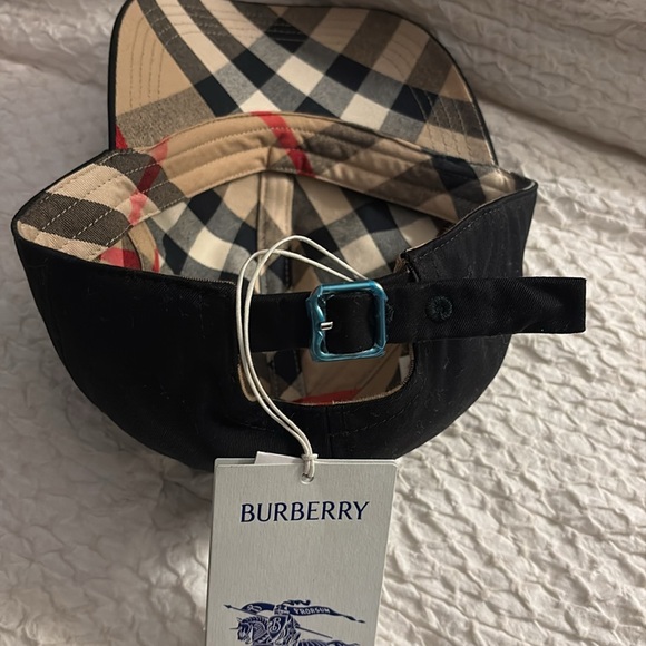 BURBERRY HAT - Picture 5 of 5